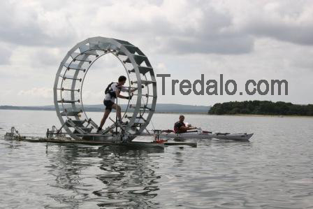 Tredalo enjoying the company of kayaks